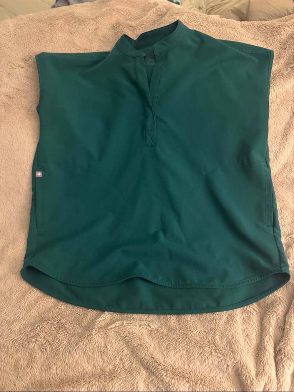 Figs scrub top